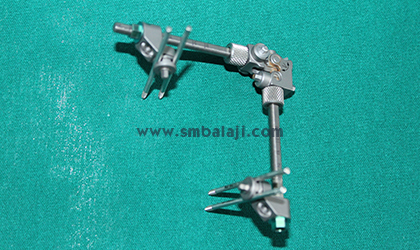 Mandibular external pin retained multivector distractor